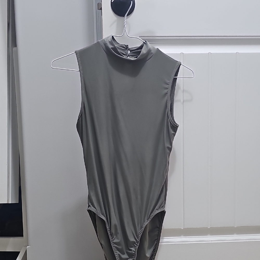 Boohoo Green Size 4 Sleeveless Bodysuit Top